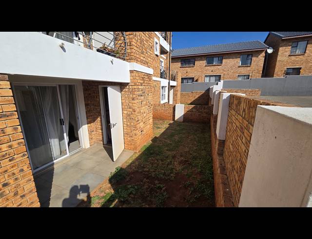 2 BEDROOM SECTIONAL TITLE FOR SALE IN NORTON SMALL FARMS